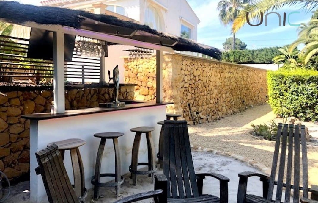 Chalet de 5 habitaciones en La Nucia en venta con piscina - 695.000 € (Ref: 8098068)