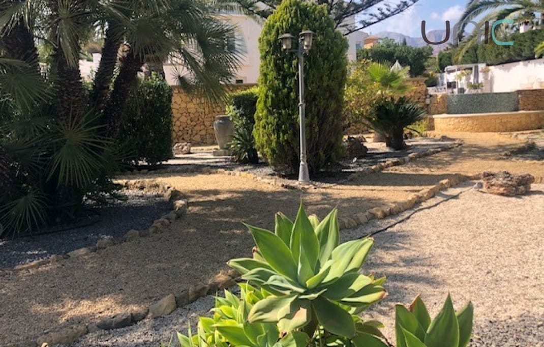 Chalet de 5 habitaciones en La Nucia en venta con piscina - 695.000 € (Ref: 8098068)