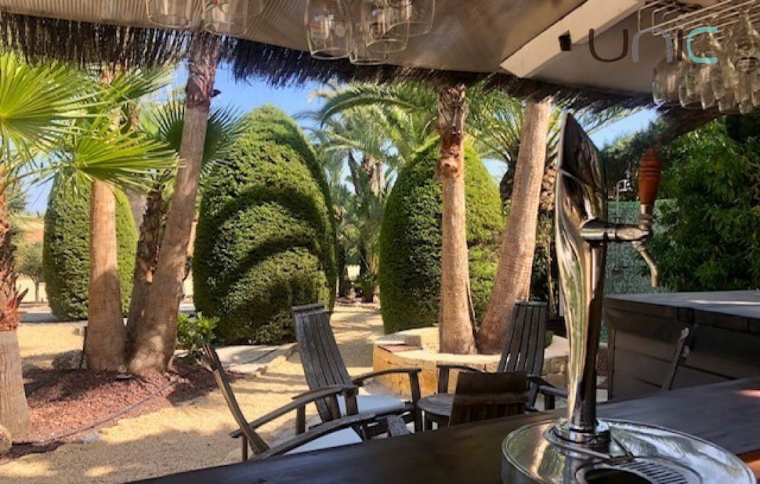 Chalet de 5 habitaciones en La Nucia en venta con piscina - 695.000 € (Ref: 8098068)