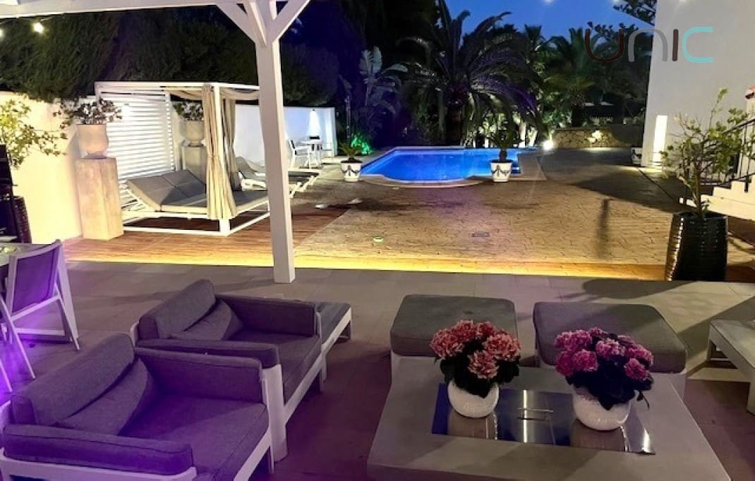 Chalet de 5 habitaciones en La Nucia en venta con piscina - 695.000 € (Ref: 8098068)