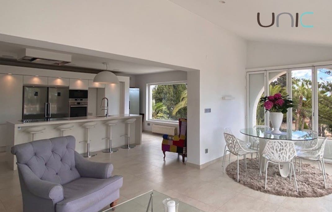 Chalet de 5 habitaciones en La Nucia en venta con piscina - 695.000 € (Ref: 8098068)