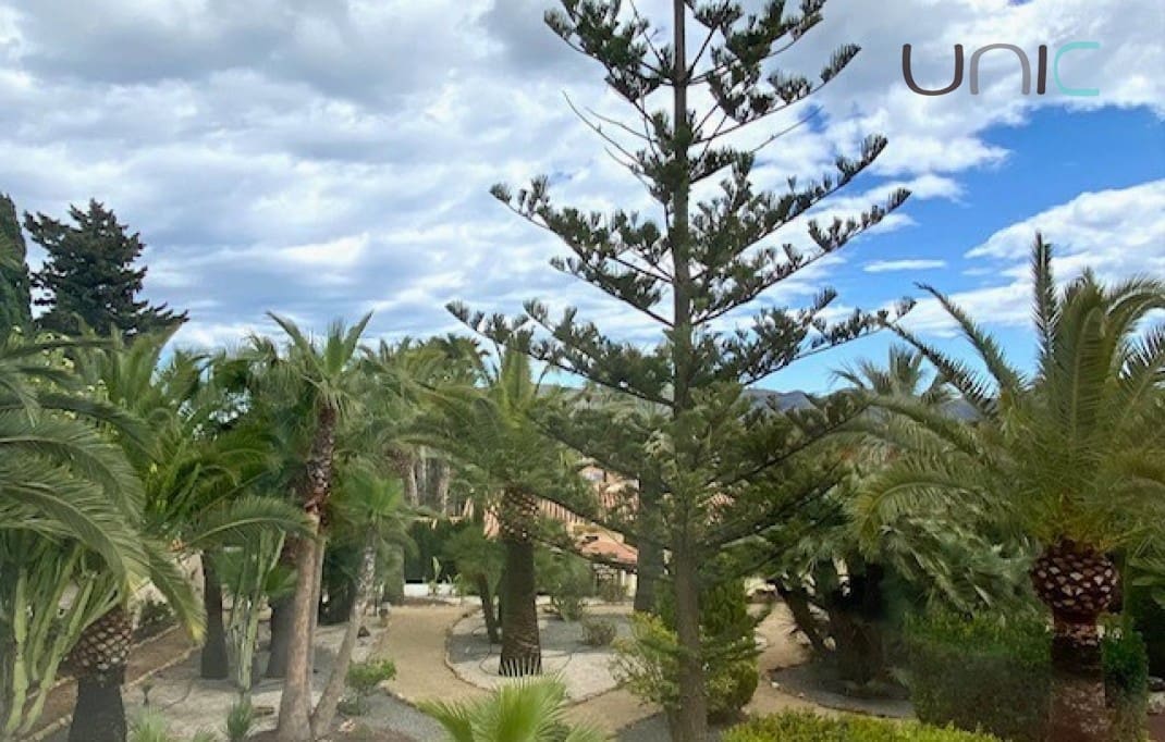 Chalet de 5 habitaciones en La Nucia en venta con piscina - 695.000 € (Ref: 8098068)