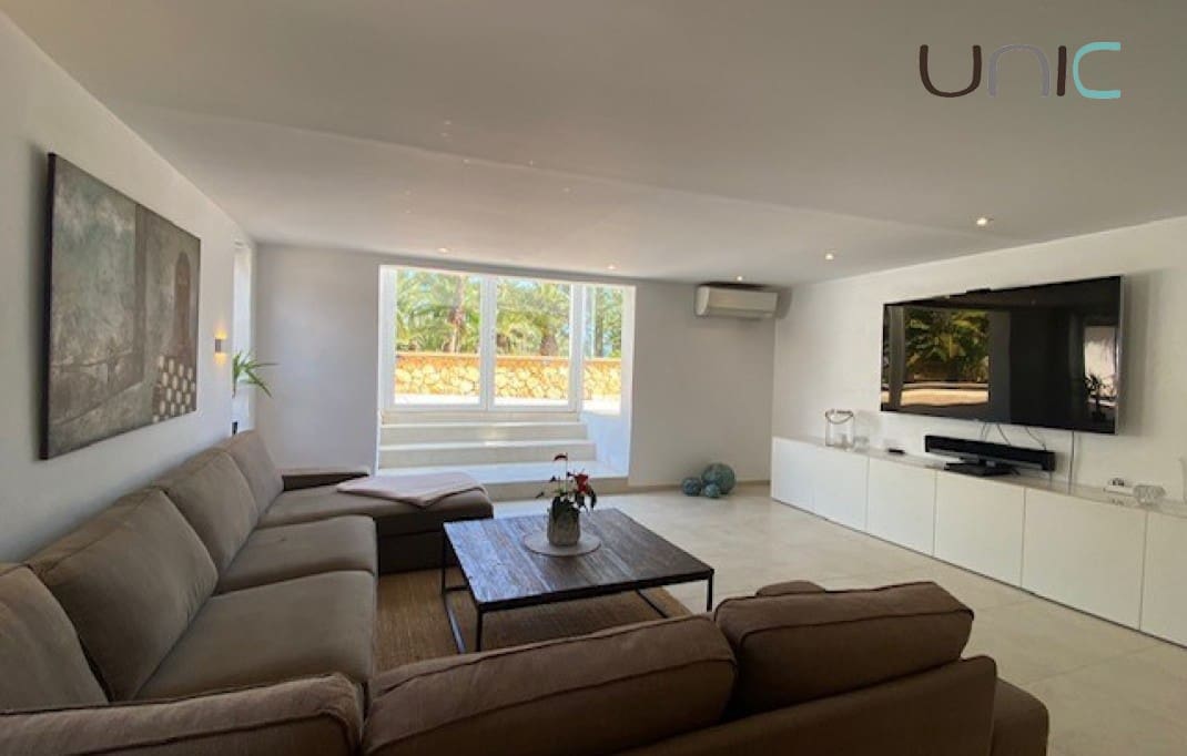 Chalet de 5 habitaciones en La Nucia en venta con piscina - 695.000 € (Ref: 8098068)