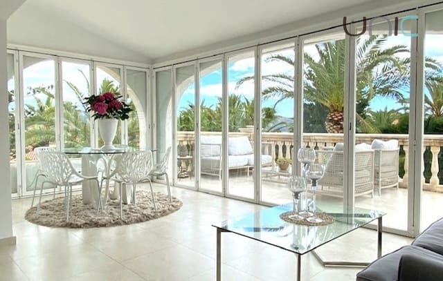 5 bedroom Villa for sale in La Nucia with pool - € 695,000 (Ref: 8098068)