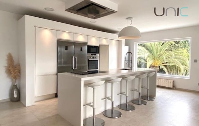 5 bedroom Villa for sale in La Nucia with pool - € 695,000 (Ref: 8098068)