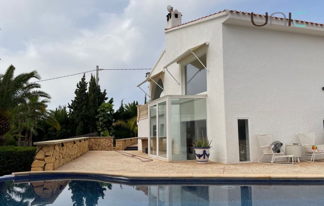 Chalet de 5 habitaciones en La Nucia en venta con piscina - 695.000 € (Ref: 8098068)