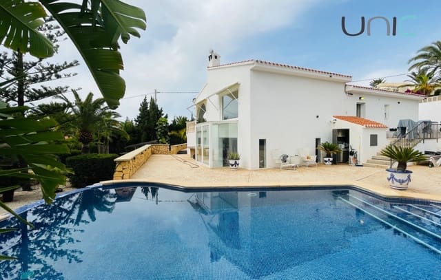 5 bedroom Villa for sale in La Nucia with pool - € 695,000 (Ref: 8098068)