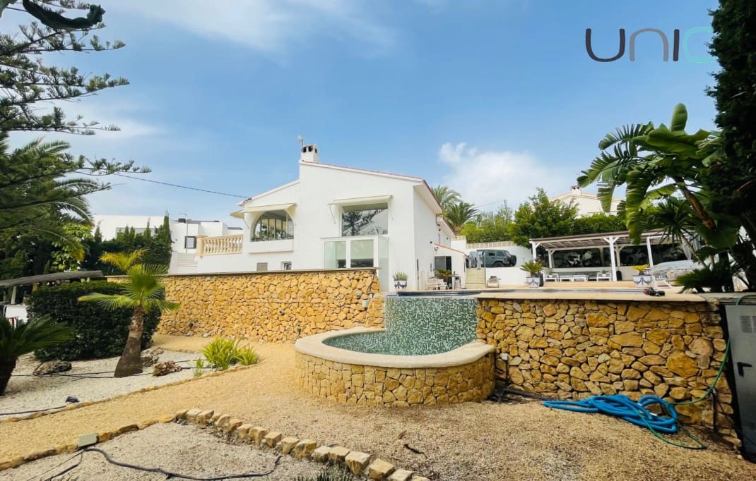 Chalet de 5 habitaciones en La Nucia en venta con piscina - 695.000 € (Ref: 8098068)