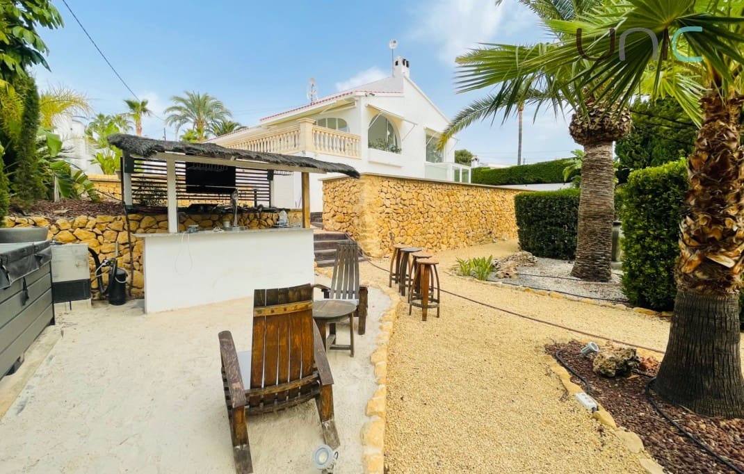 Chalet de 5 habitaciones en La Nucia en venta con piscina - 695.000 € (Ref: 8098068)