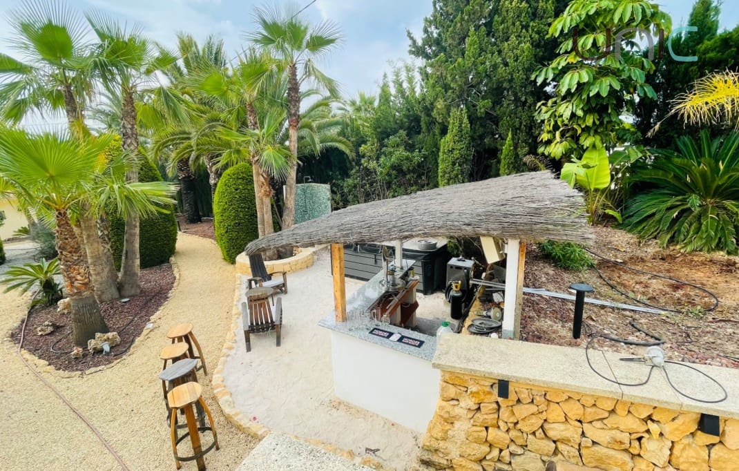 Chalet de 5 habitaciones en La Nucia en venta con piscina - 695.000 € (Ref: 8098068)