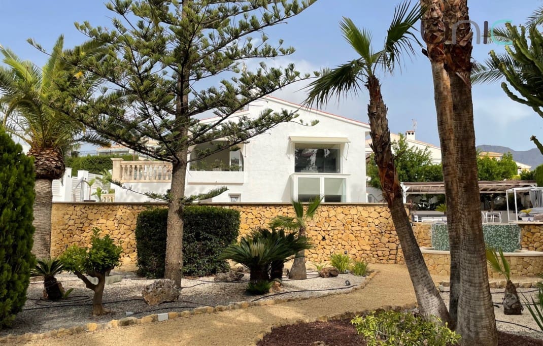 Chalet de 5 habitaciones en La Nucia en venta con piscina - 695.000 € (Ref: 8098068)