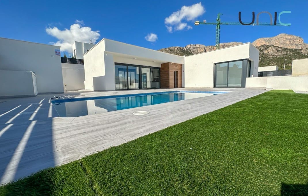 3 bedroom Villa for sale in Polop - € 592,000 (Ref: 8108116)