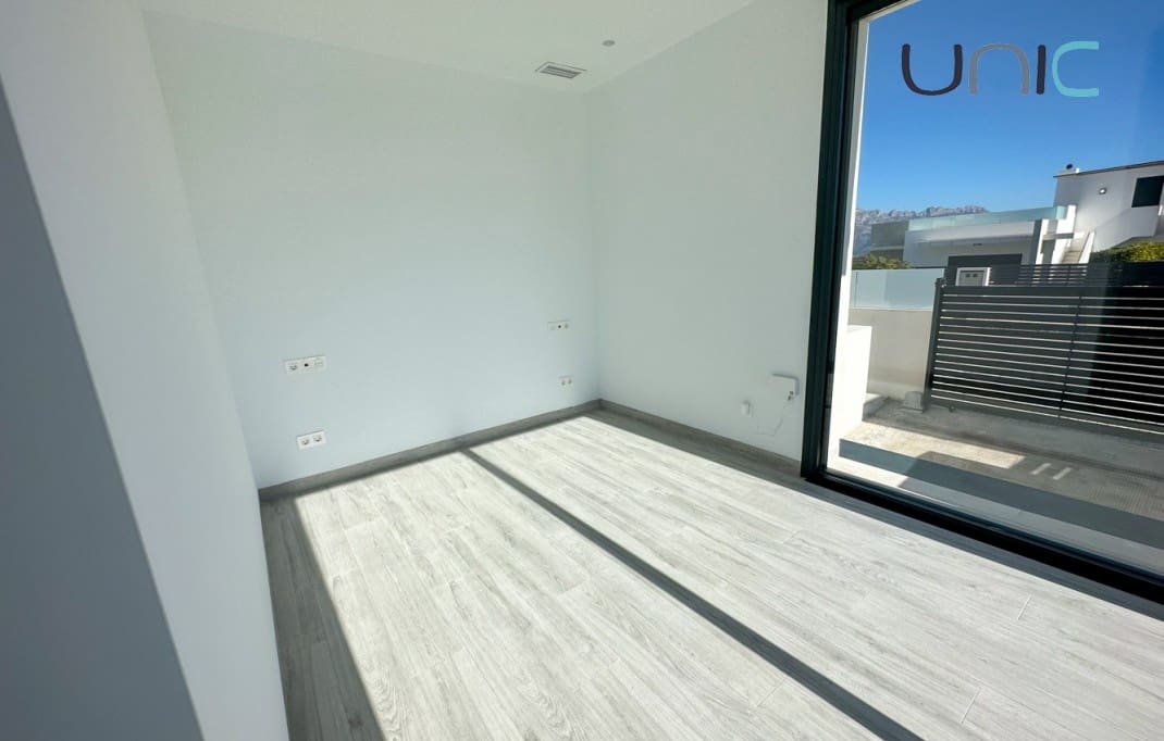 3 bedroom Villa for sale in Polop - € 592,000 (Ref: 8108116)