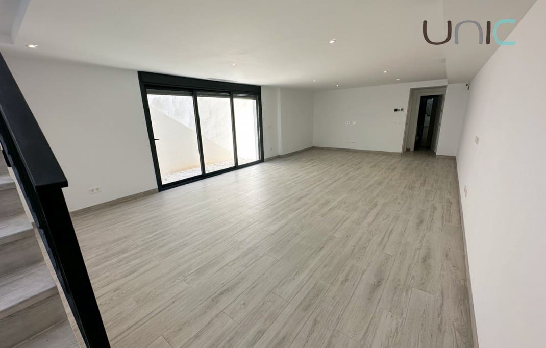 3 bedroom Villa for sale in Polop - € 592,000 (Ref: 8108116)