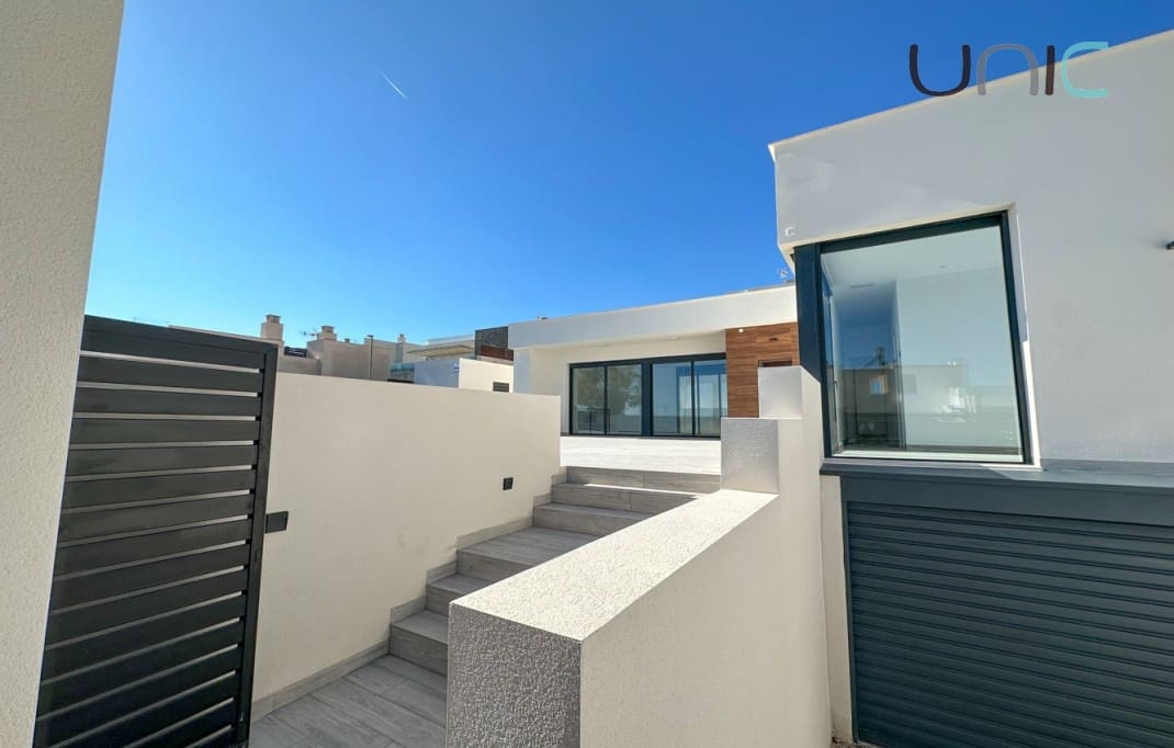 3 bedroom Villa for sale in Polop - € 592,000 (Ref: 8108116)