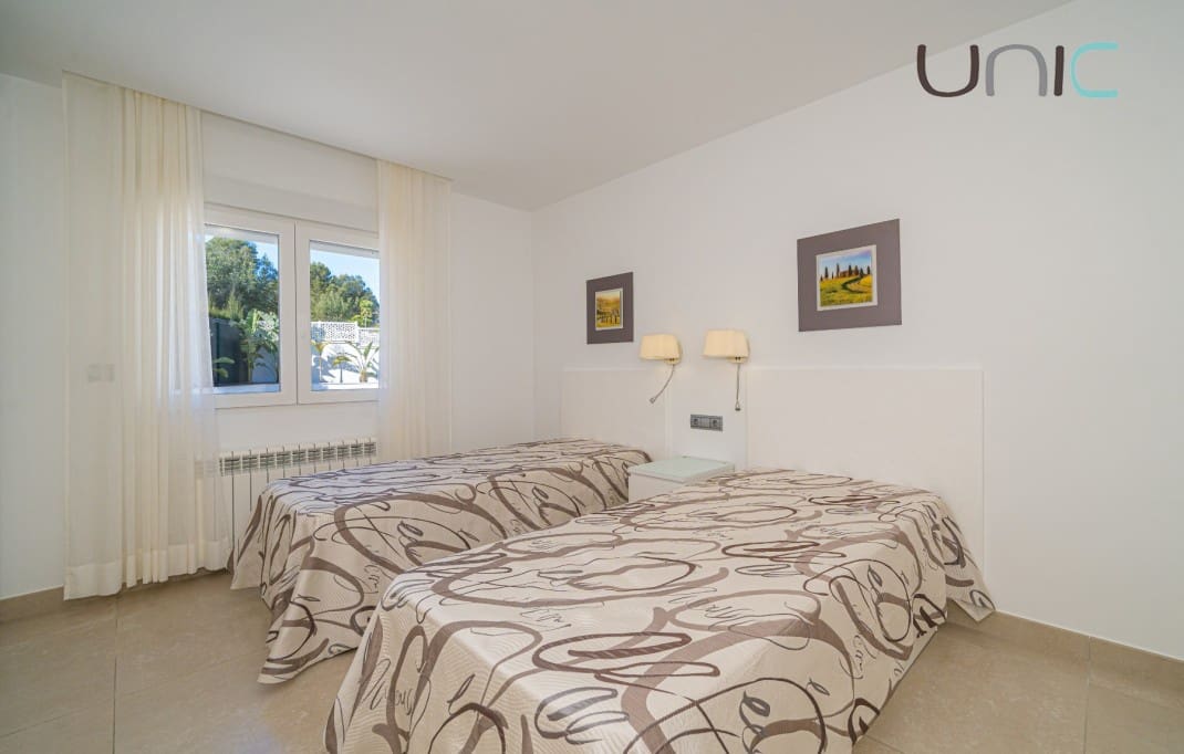 4 Zimmer Villa zu verkaufen in Albir mit Pool - 1.150.000 € (Ref: 8270665)