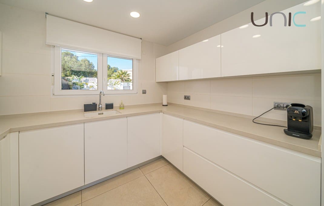 4 Zimmer Villa zu verkaufen in Albir mit Pool - 1.150.000 € (Ref: 8270665)