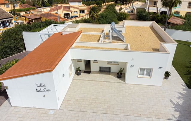 Chalet de 4 habitaciones en Albir, Alfaz del Pi / L'Alfàs del Pi en venta con piscina - 1.150.000 € (Ref: 8270665)