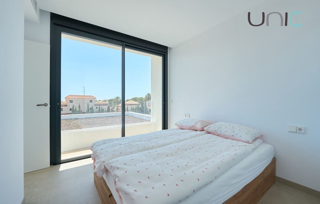 Chalet de 3 habitaciones en Alfaz del Pi / L'Alfàs del Pi en venta con piscina - 665.000 € (Ref: 8310454)