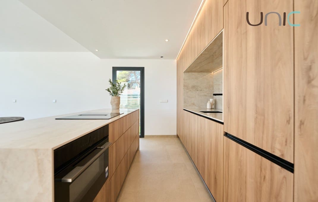 Chalet de 3 habitaciones en Alfaz del Pi / L'Alfàs del Pi en venta con piscina - 665.000 € (Ref: 8310454)