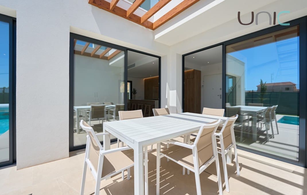 Chalet de 3 habitaciones en Alfaz del Pi / L'Alfàs del Pi en venta con piscina - 665.000 € (Ref: 8310454)