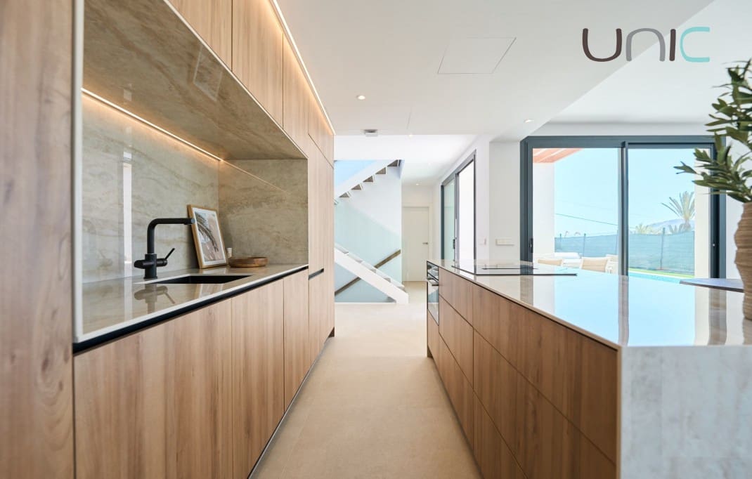 Chalet de 3 habitaciones en Alfaz del Pi / L'Alfàs del Pi en venta con piscina - 665.000 € (Ref: 8310454)