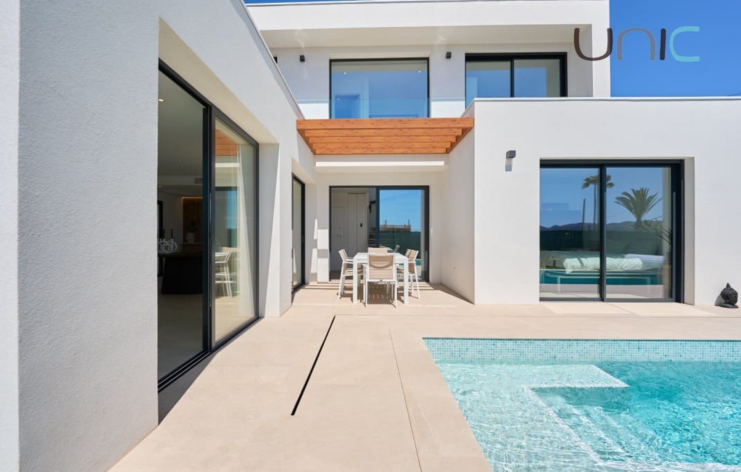 Chalet de 3 habitaciones en Alfaz del Pi / L'Alfàs del Pi en venta con piscina - 665.000 € (Ref: 8310454)