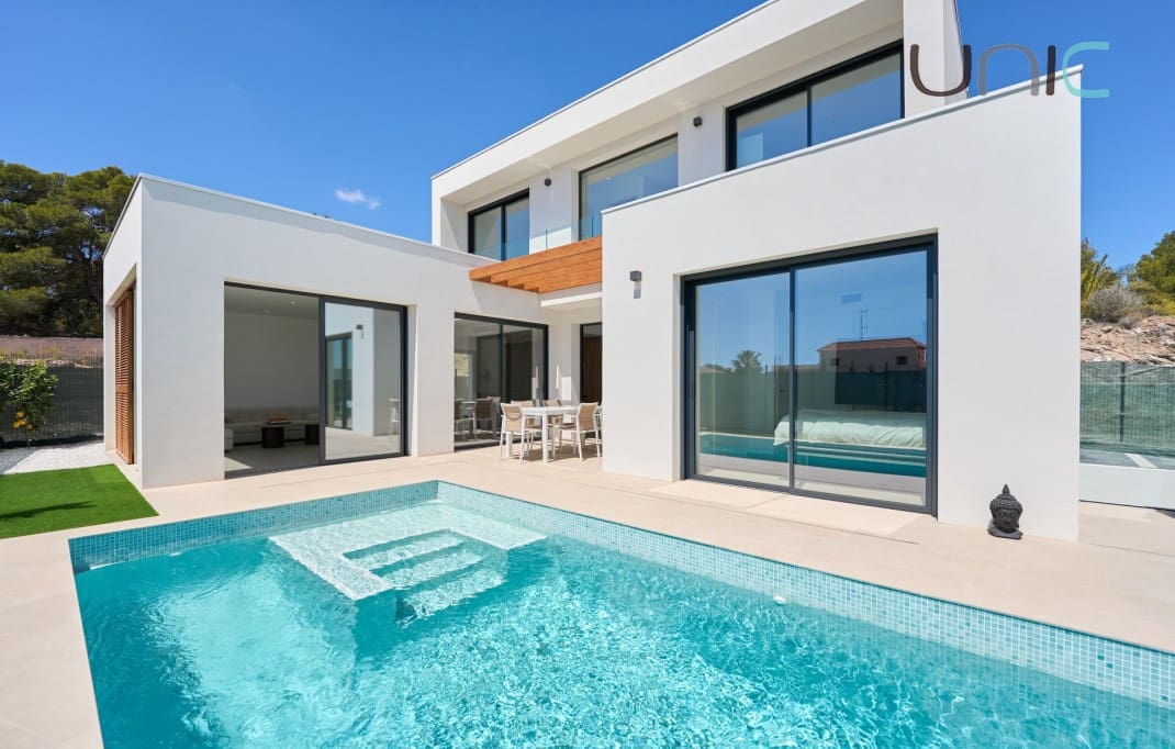 Chalet de 3 habitaciones en Alfaz del Pi / L'Alfàs del Pi en venta con piscina - 665.000 € (Ref: 8310454)