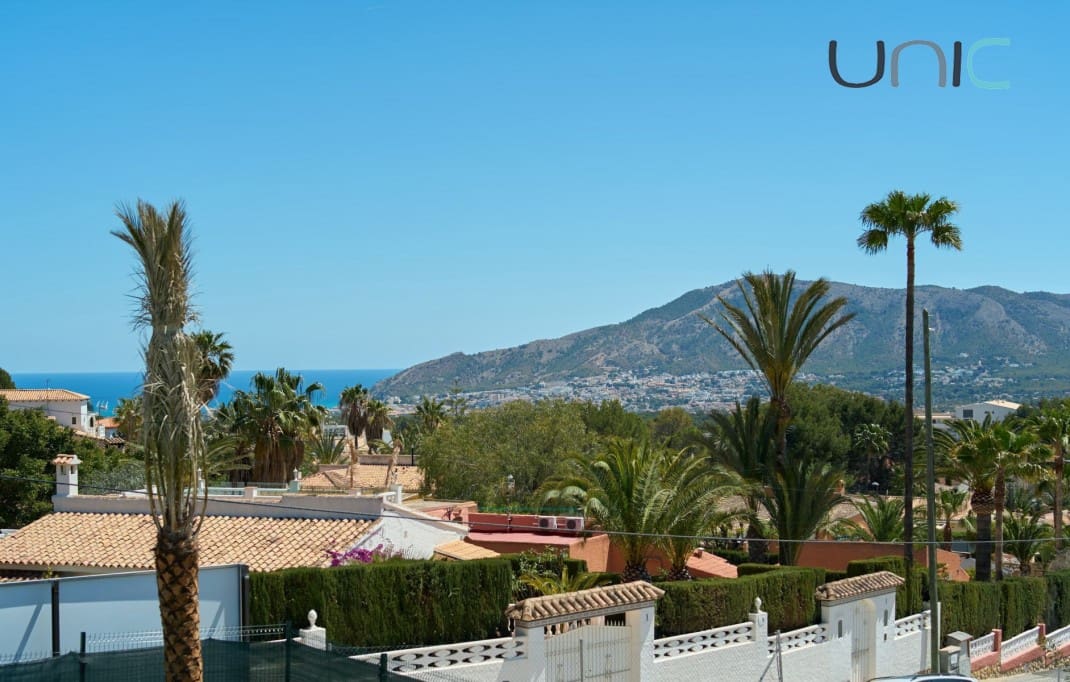 Chalet de 3 habitaciones en Alfaz del Pi / L'Alfàs del Pi en venta con piscina - 665.000 € (Ref: 8310454)