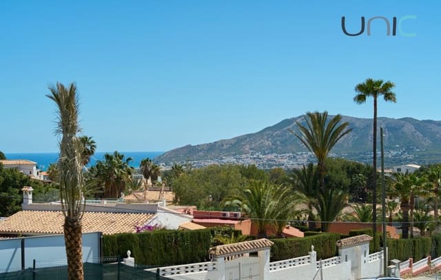 Chalet de 3 habitaciones en Alfaz del Pi / L'Alfàs del Pi en venta con piscina - 665.000 € (Ref: 8310454)