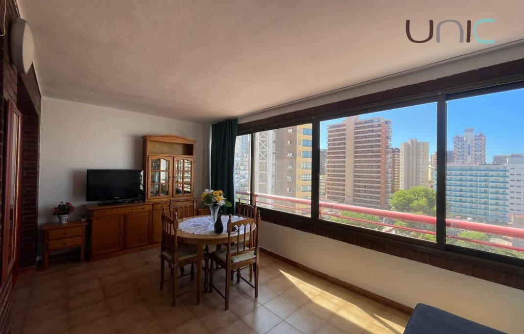 2 Zimmer Apartment zu vermieten in Benidorm mit Pool - 1.000 € (Ref: 8512347)