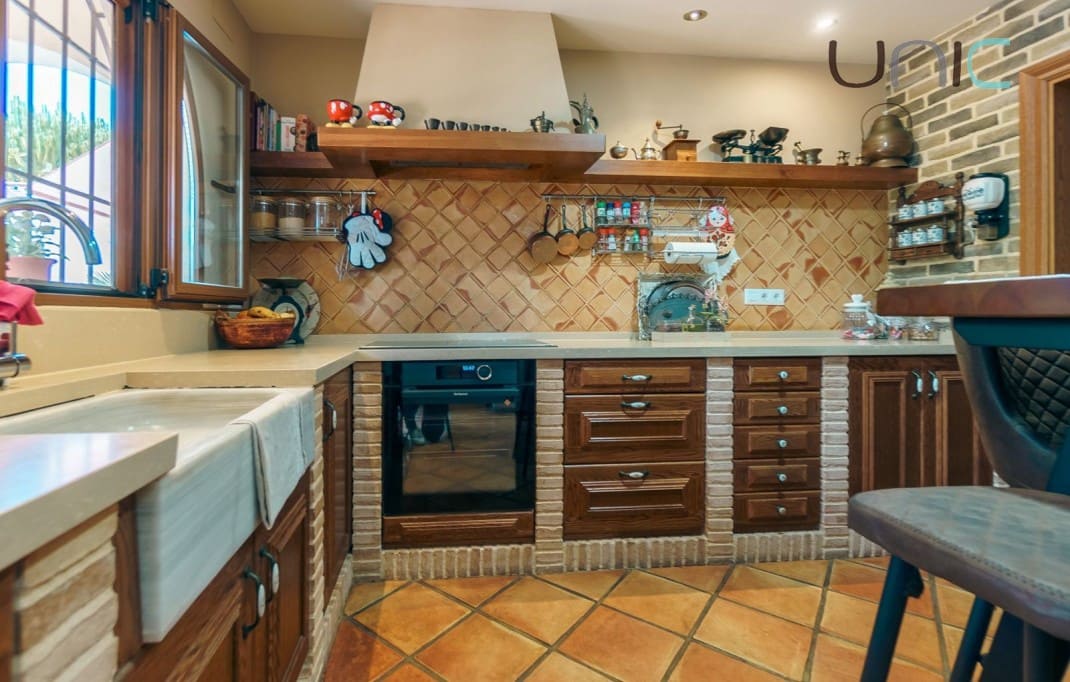 5 soverom Villa til salgs i La Nucia med svømmebasseng - € 899 000 (Ref: 8517200)