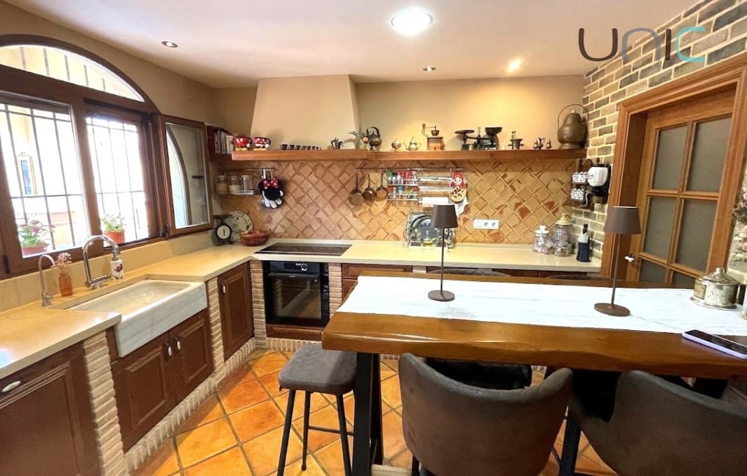 5 soverom Villa til salgs i La Nucia med svømmebasseng - € 899 000 (Ref: 8517200)