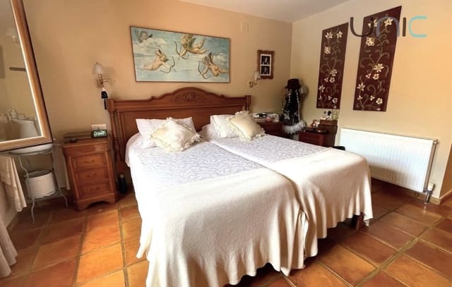 5 bedroom Villa for sale in La Nucia Pueblo  , La Nucia with pool - € 899,000 (Ref: 8517200)