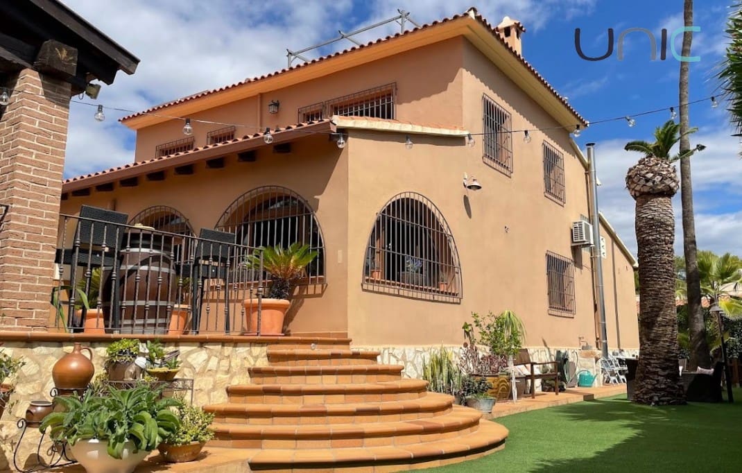 5 soverom Villa til salgs i La Nucia med svømmebasseng - € 899 000 (Ref: 8517200)