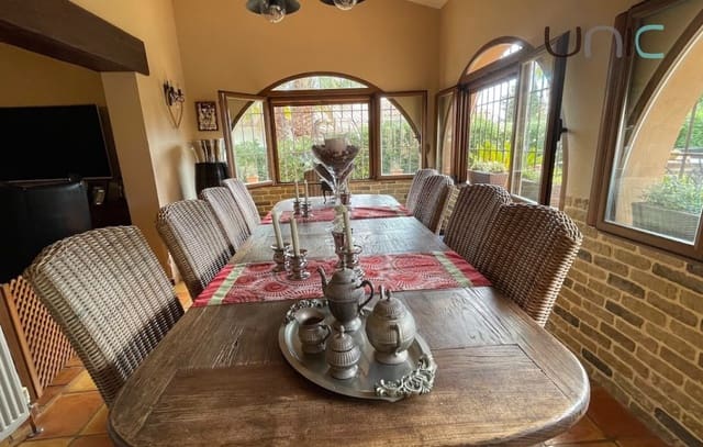 5 bedroom Villa for sale in La Nucia Pueblo  , La Nucia with pool - € 899,000 (Ref: 8517200)