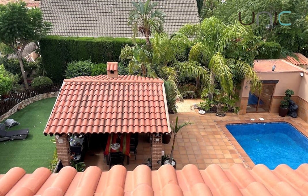 5 soverom Villa til salgs i La Nucia med svømmebasseng - € 899 000 (Ref: 8517200)