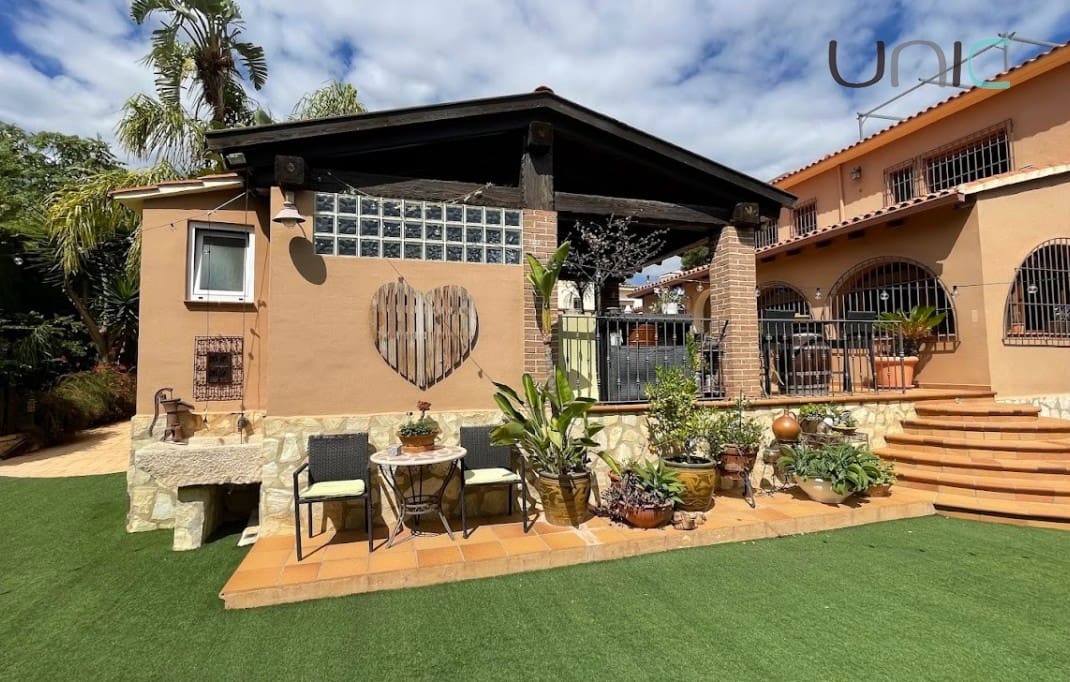 5 soverom Villa til salgs i La Nucia med svømmebasseng - € 899 000 (Ref: 8517200)