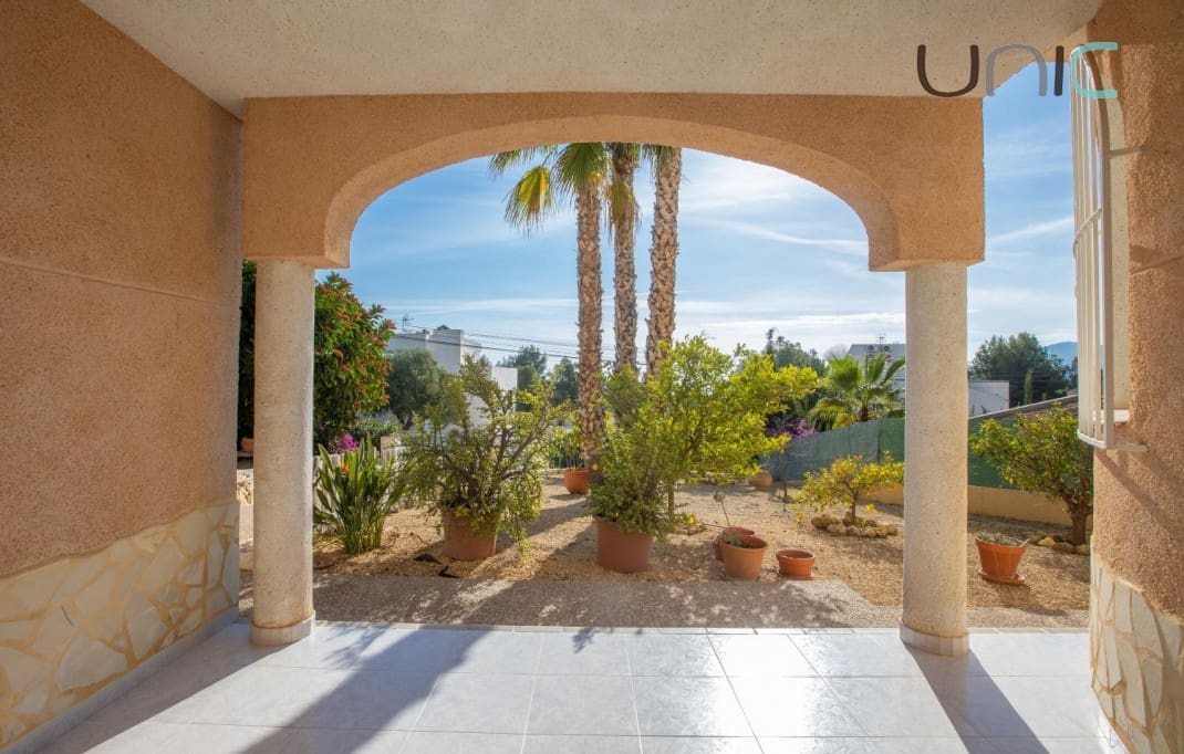 4 Zimmer Villa zu verkaufen in Altea mit Pool Garage - 575.000 € (Ref: 8848465)