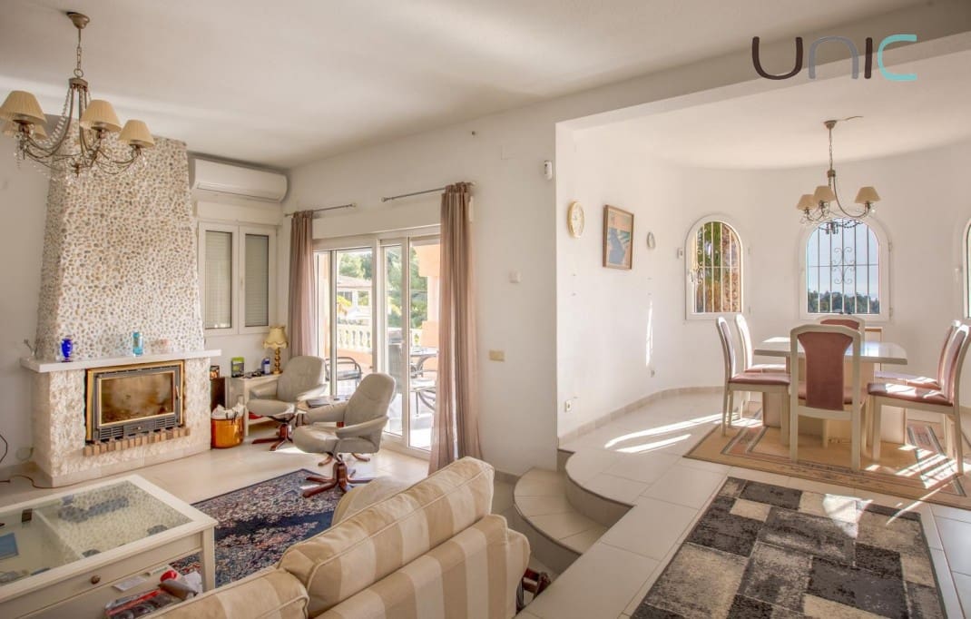 4 Zimmer Villa zu verkaufen in Altea mit Pool Garage - 575.000 € (Ref: 8848465)