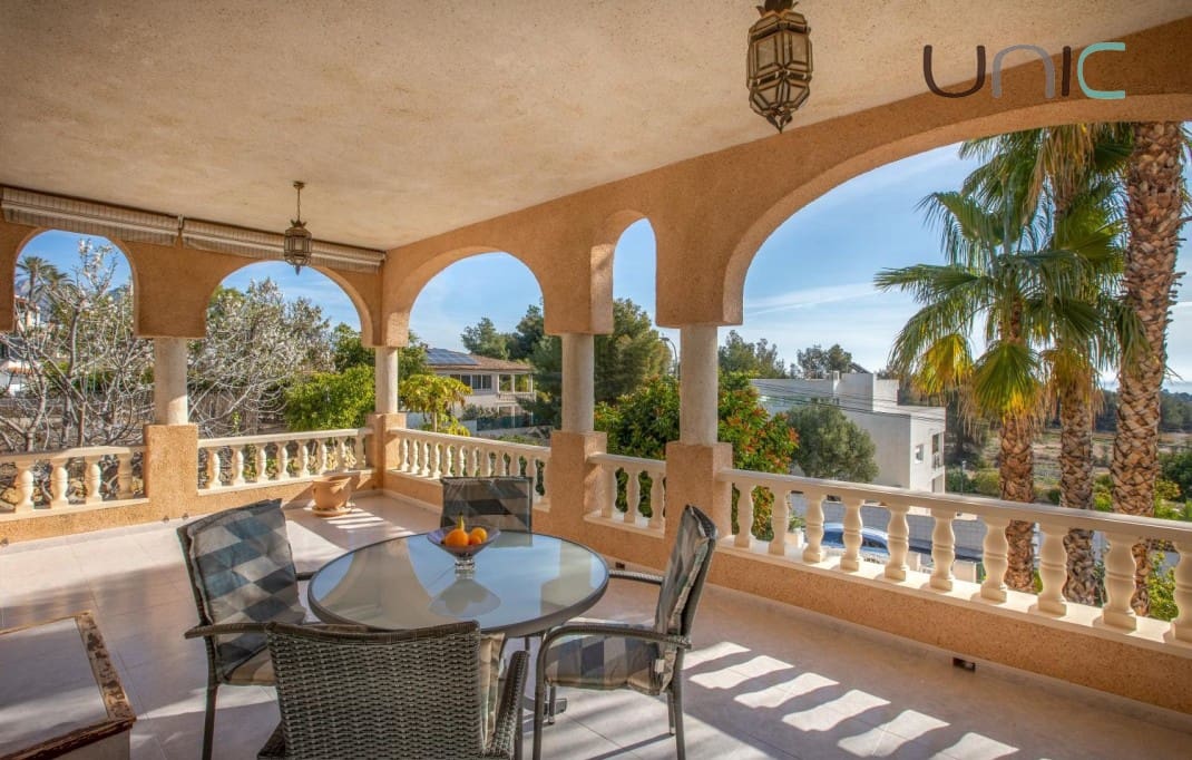 4 Zimmer Villa zu verkaufen in Altea mit Pool Garage - 575.000 € (Ref: 8848465)