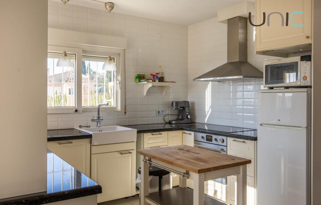 4 Zimmer Villa zu verkaufen in Altea mit Pool Garage - 575.000 € (Ref: 8848465)