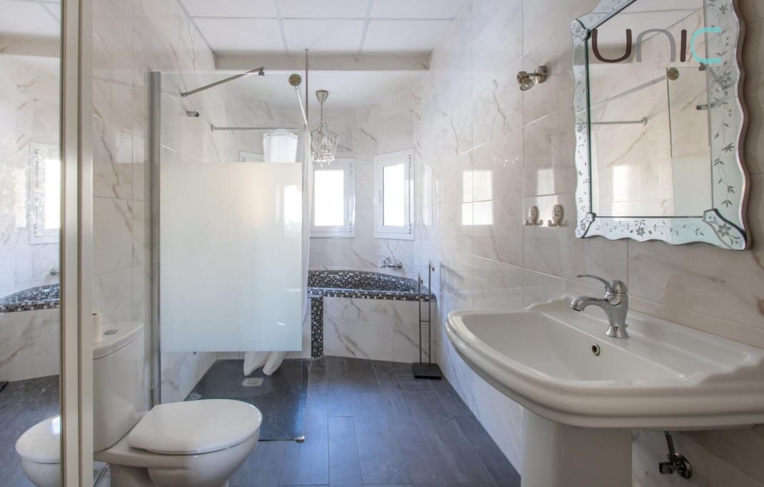 4 Zimmer Villa zu verkaufen in Altea mit Pool Garage - 575.000 € (Ref: 8848465)