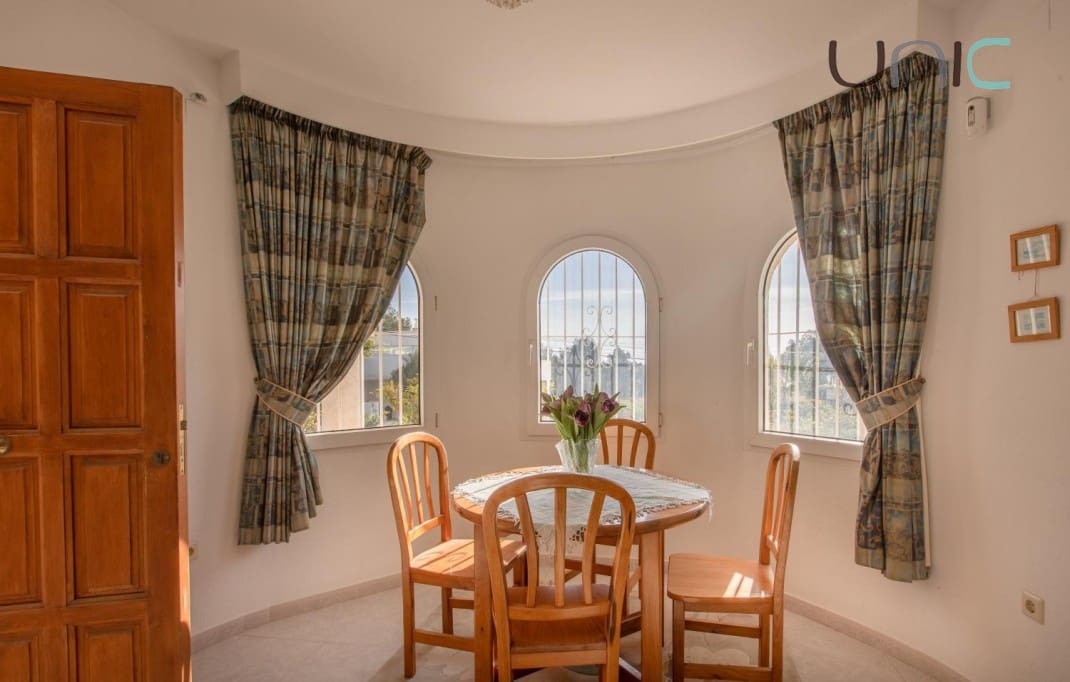 4 Zimmer Villa zu verkaufen in Altea mit Pool Garage - 575.000 € (Ref: 8848465)