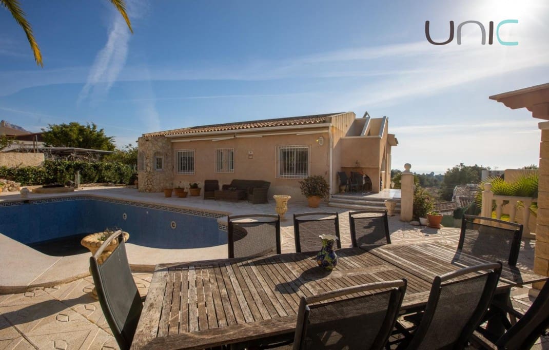 4 Zimmer Villa zu verkaufen in Altea mit Pool Garage - 575.000 € (Ref: 8848465)