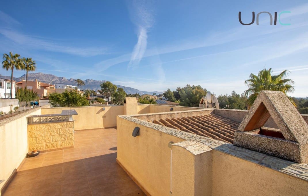 4 Zimmer Villa zu verkaufen in Altea mit Pool Garage - 575.000 € (Ref: 8848465)