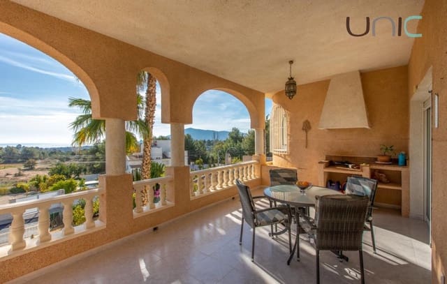 4 Zimmer Villa zu verkaufen in Altea mit Pool Garage - 575.000 € (Ref: 8848465)