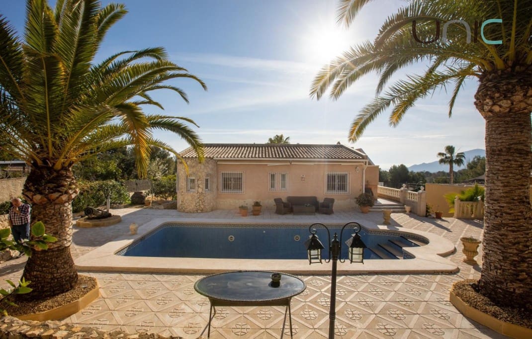 4 Zimmer Villa zu verkaufen in Altea mit Pool Garage - 575.000 € (Ref: 8848465)