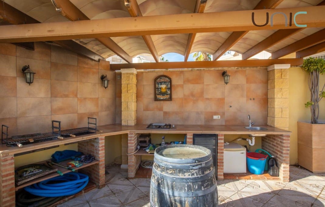 4 Zimmer Villa zu verkaufen in Altea mit Pool Garage - 575.000 € (Ref: 8848465)