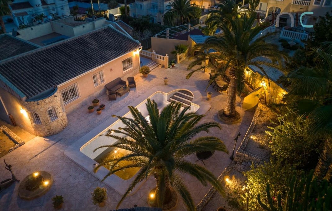 4 Zimmer Villa zu verkaufen in Altea mit Pool Garage - 575.000 € (Ref: 8848465)